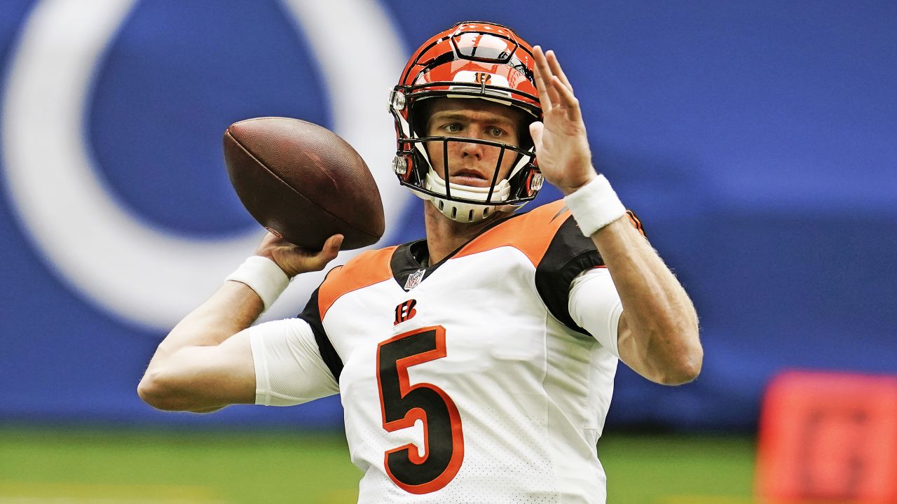 Cincinnati Bengals' Jessie Bates (30) makes a catch before an NFL football  game against the Indianapolis Colts, Sunday, Oct. 18, 2020, in  Indianapolis. (AP Photo/Michael Conroy Stock Photo - Alamy