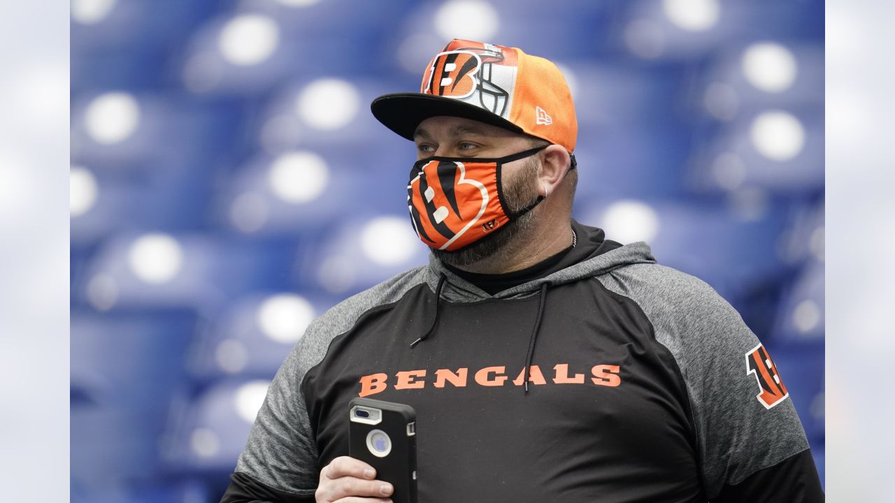 Cincinnati Bengals' Samaje Perine (34) stretches next to a Crucial Catch  sign before an NFL football game against the Indianapolis Colts, Sunday,  Oct. 18, 2020, in Indianapolis. (AP Photo/Michael Conroy Stock Photo - Alamy