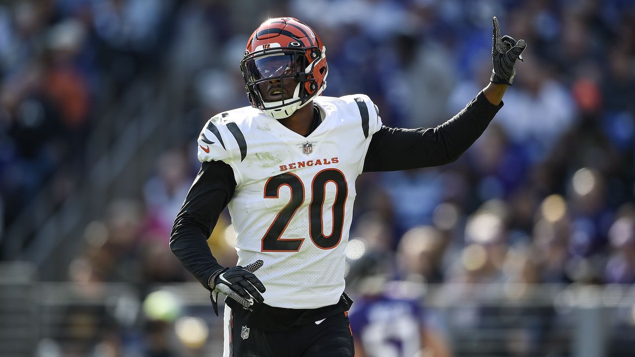 Cincinnati Bengals cornerback Eli Apple (20) runs for the play during an  NFL wild-card football game against the Baltimore Ravens on Sunday, Jan.  15, 2023, in Cincinnati. (AP Photo/Emilee Chinn Stock Photo 