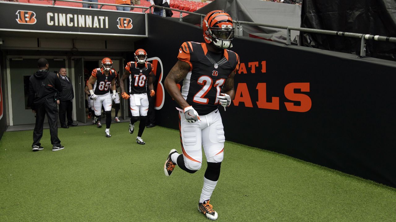 Cincinnati Bengals cornerback Darqueze Dennard (21) runs out to the field before an NFL Football game between Cincinnati Bengals and Washington Redskins at Wembley Stadium in London, Sunday Oct. 30, 2016. (AP Photo/Tim Ireland)