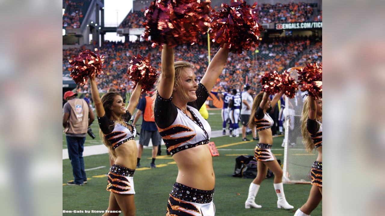 Cincinnati Bengal Cheerleader Claims She Is Paid $2.85/Hour - ABC News