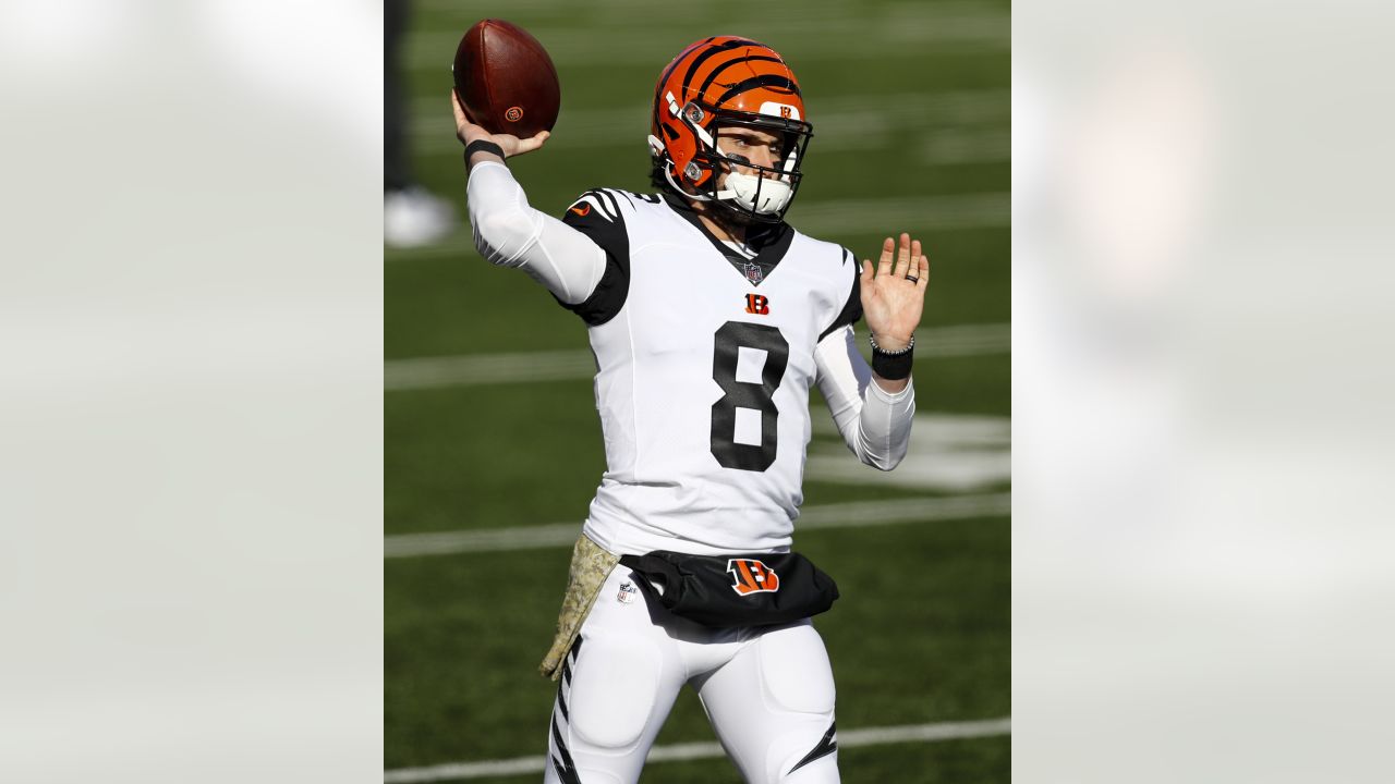 Brandon Wilson of the Cincinnati Bengals runs the ball after a kick