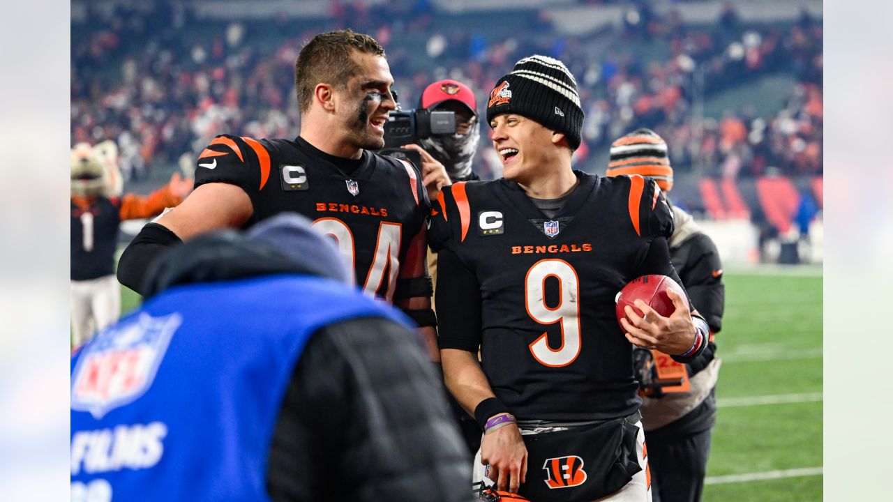 Cincinnati, United States. 16th Jan, 2023. Cincinnati Bengals quarterback Joe  Burrow (9) and Sam Hubbard (94) celebrate after defeating the Baltimore  Ravens 24-17 in their AFC Wild Card game at Paycor Stadium