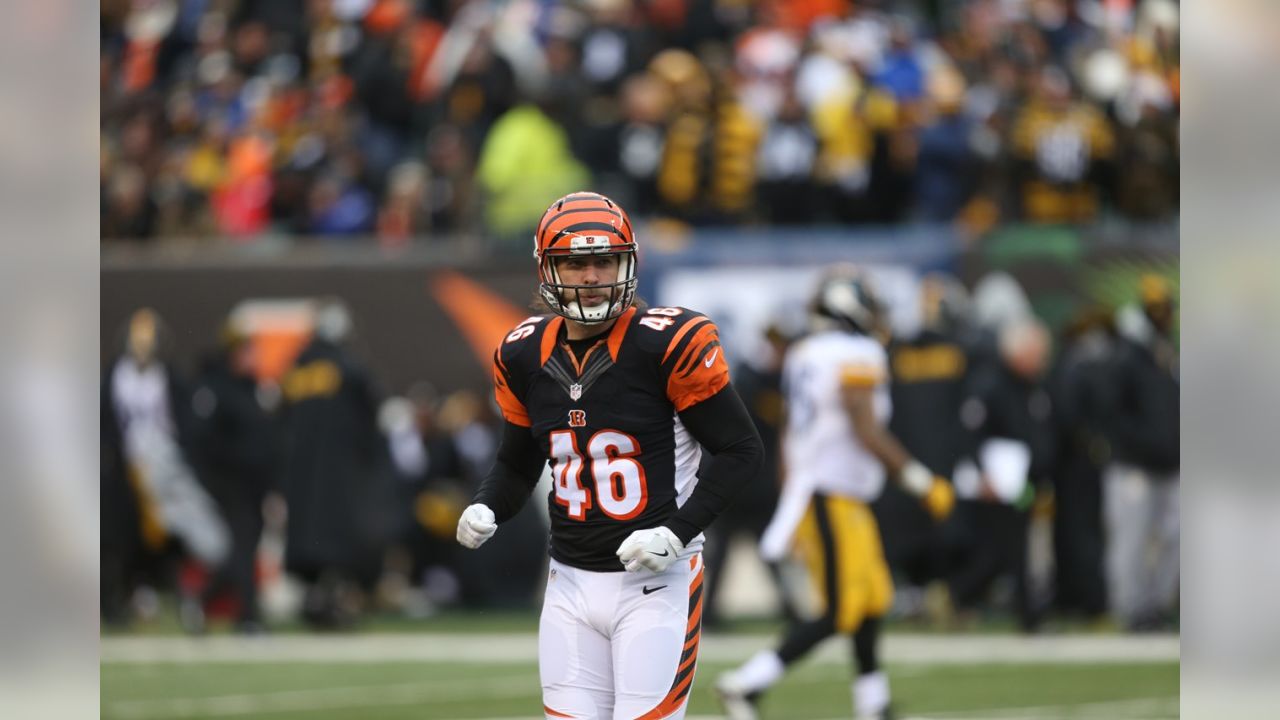 Cincinnati Bengals add LB Hardy Nickerson from practice squad, extend LS  Clark Harris 