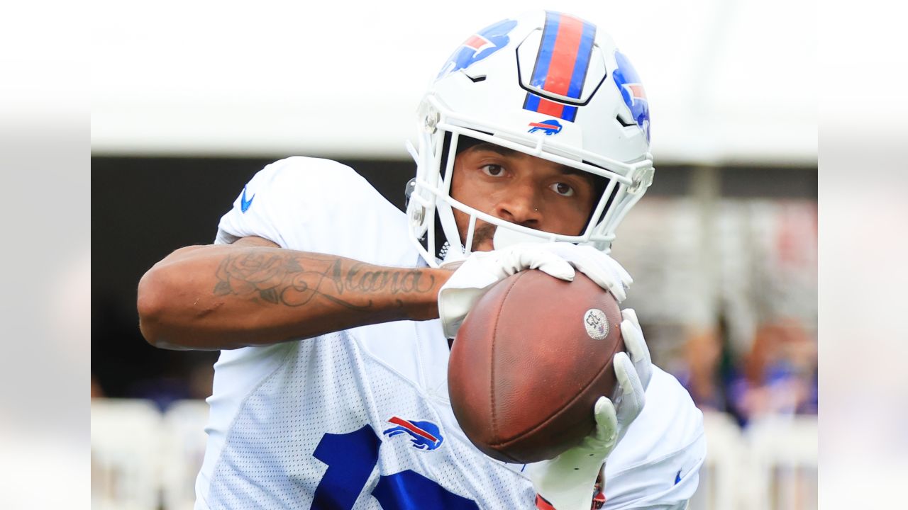 Training Camp Observations Day 6: Bills defense shines on sloppy day for  offense, Sports