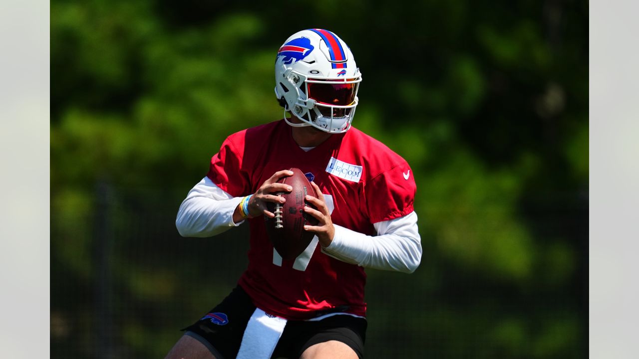 Training Camp Observations Day 9: Bills middle linebacker job narrowed to  Terrel Bernard, Tyrel Dodson, Sports