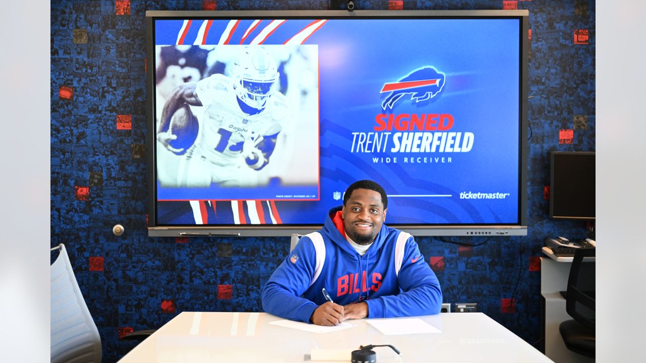 EAST RUTHERFORD, NJ - NOVEMBER 06: Buffalo Bills offensive tackle David  Quessenberry (77) during the