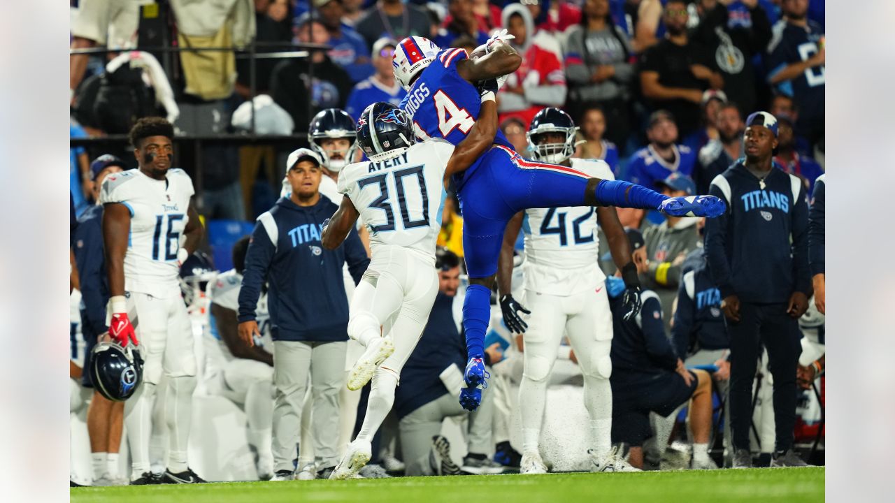 Titans drop to 0-2 by unraveling in 41-7 loss to Bills