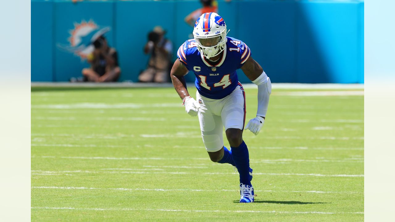 Buffalo Bills tackle Spencer Brown (79) warms up before playing against the  New York Jets in