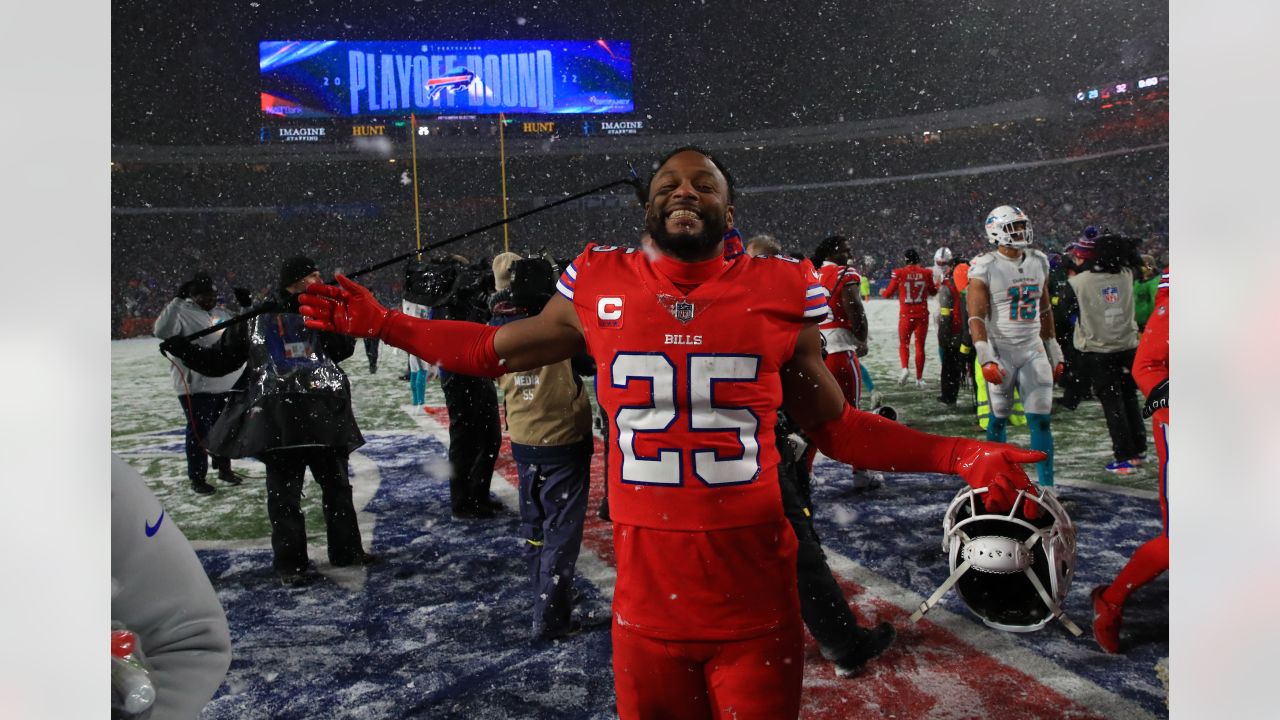 In snowy finish, Bills rally to beat Dolphins 32-29 on Tyler Bass' game-winning  FG