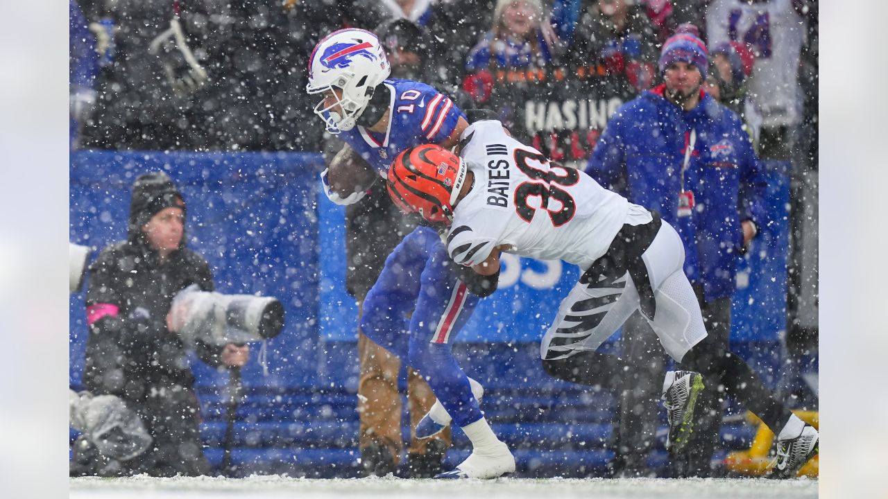 Bengals continue to prove mettle on road in playoffs with blowout of Bills  in the snow