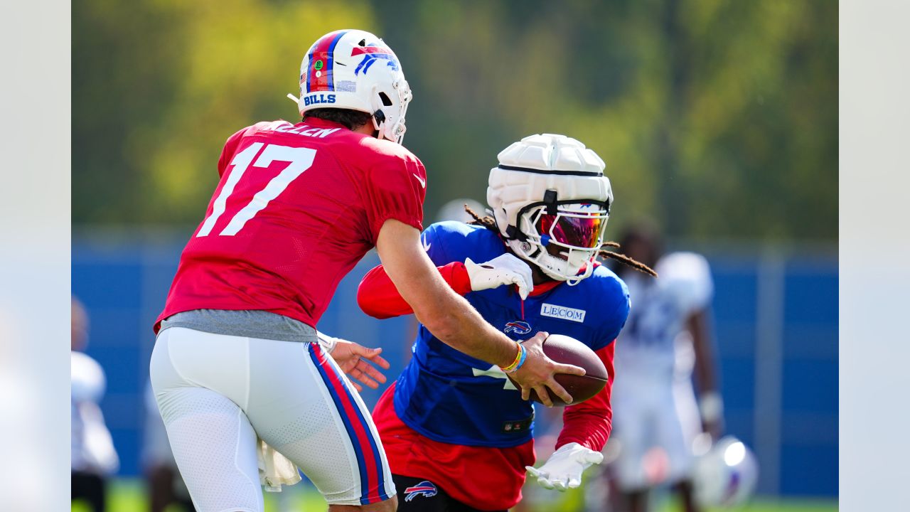 What Pros Wear: Josh Allen's Pro Gear Shoulder Pads - What Pros Wear