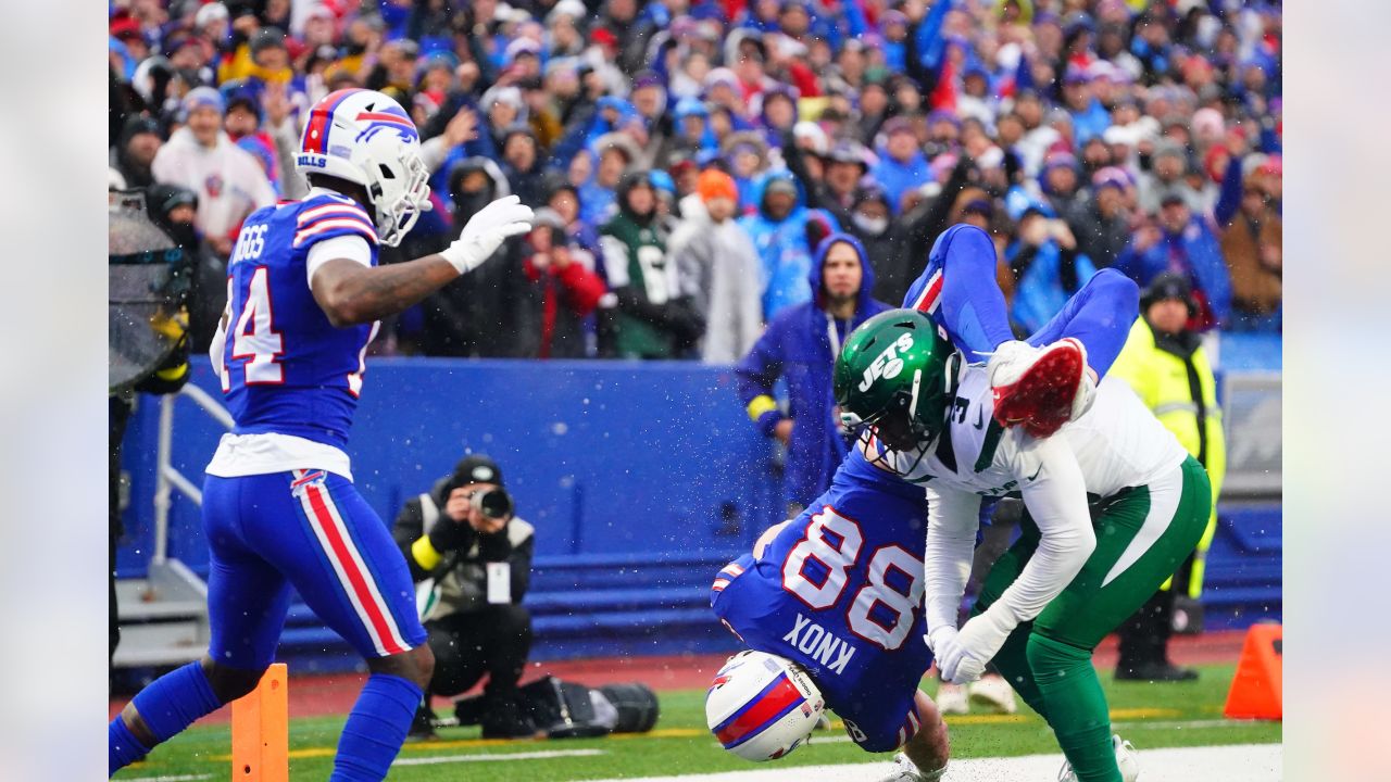 Buffalo Bills tight end Dawson Knox (88) scores a touchdown against New  England Patriots safety …