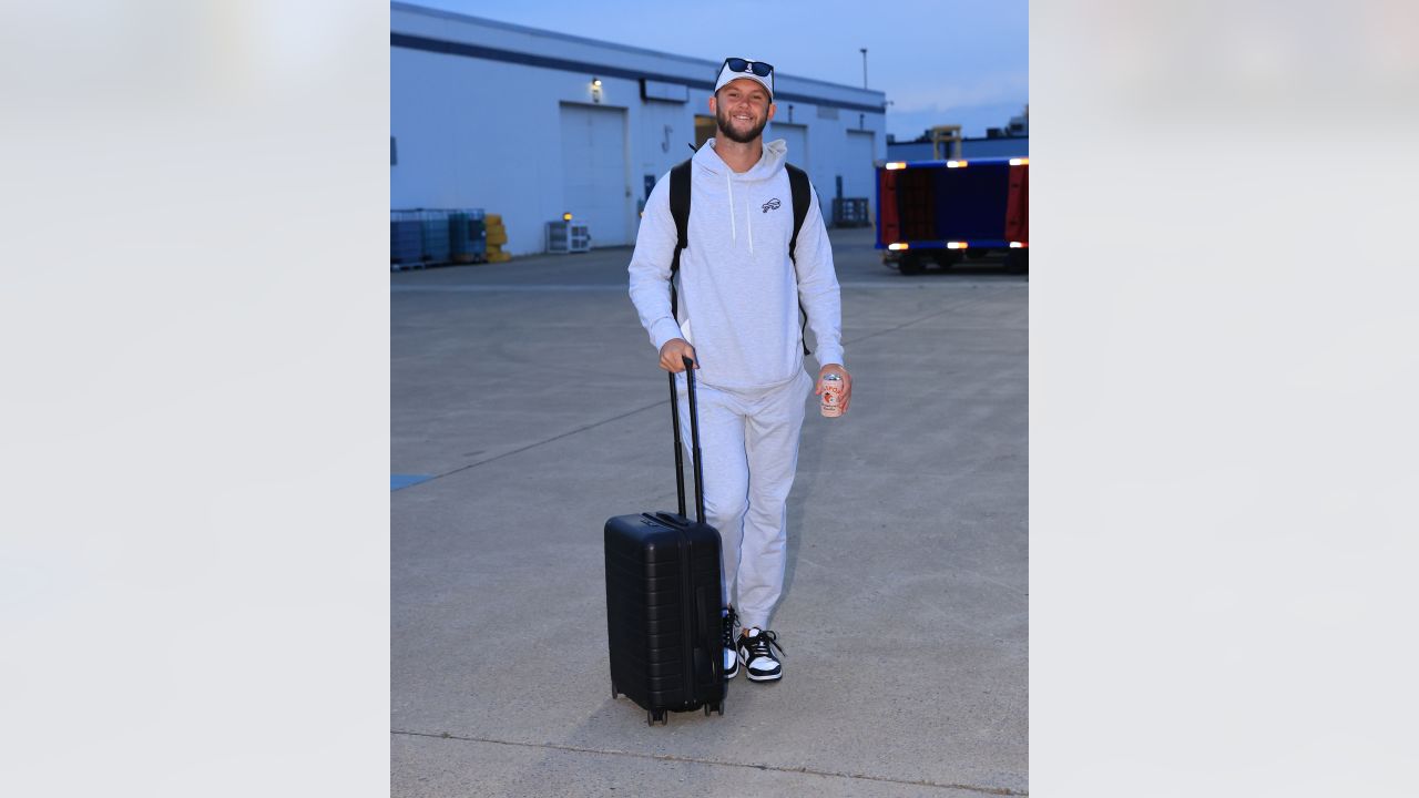 Officially Licensed MLB Cardinals 21 CarryOn Hardcase Spinner Luggage