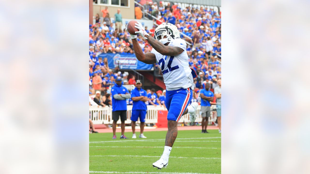 Buffalo Bills tight end Quintin Morris (85) takes the field for practice at  NFL football training camp in Orchard Park, N.Y., on Saturday, July 31,  2021. (AP Photo/Joshua Bessex Stock Photo - Alamy