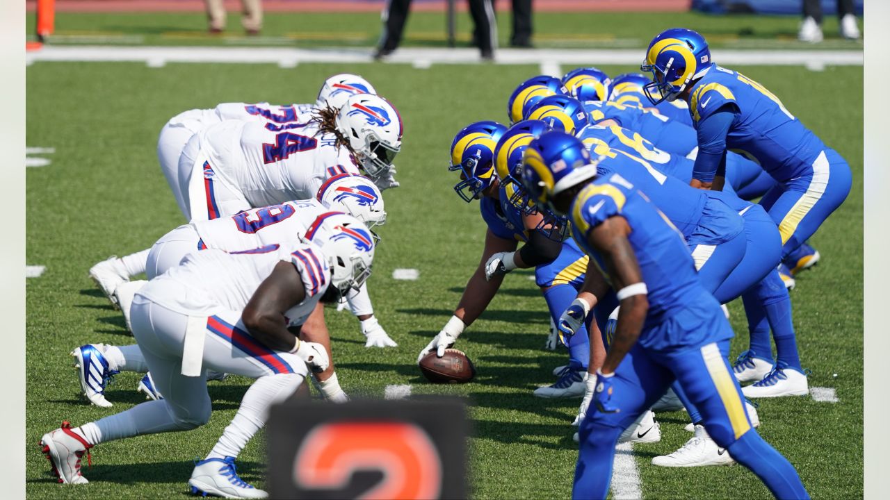 Bills hold on to beat Rams 35-32, improve to 3-0 on season