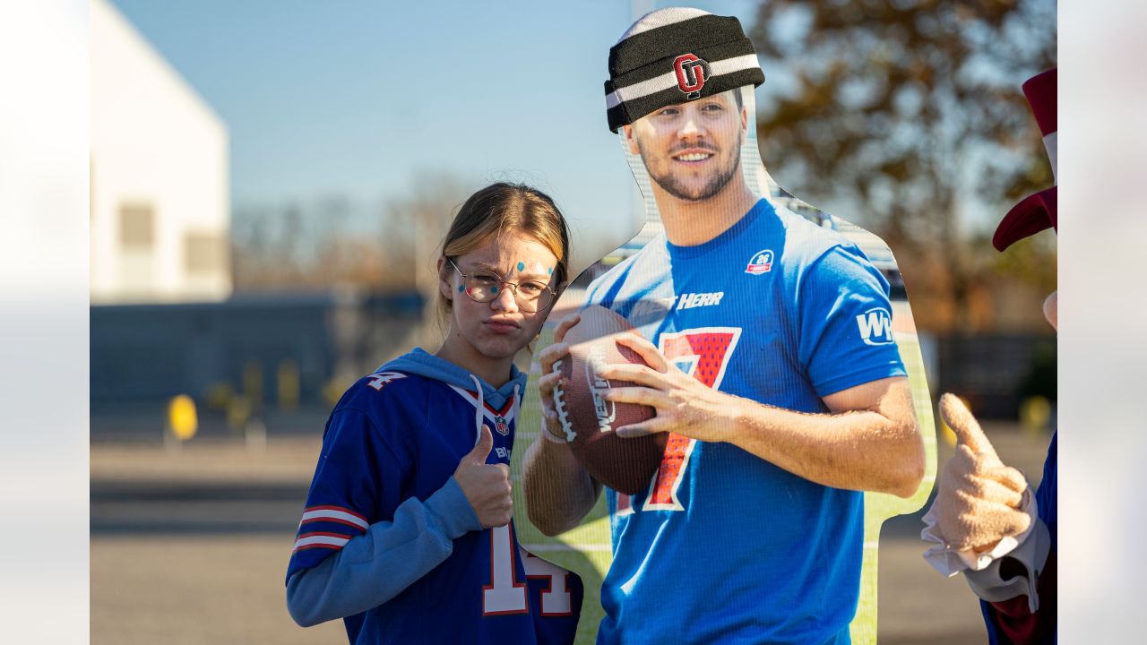 Buffalo Bills partner with Wegmans for allergy food drive