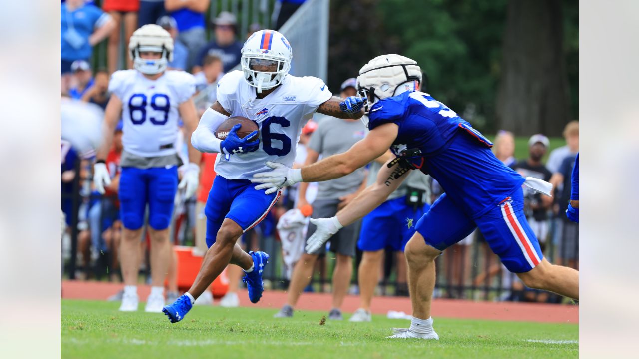 Buffalo Bills running back Duke Johnson (22) makes a catch during practice  at the NFL football team's training camp in Pittsford, N.Y., Monday July  25, 2022. (AP Photo/Joshua Bessex Stock Photo - Alamy