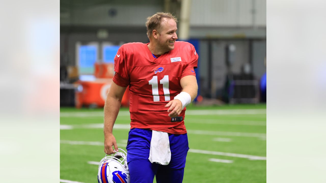 Josh Allen changes mind about playing with no sleeves in frigid weather