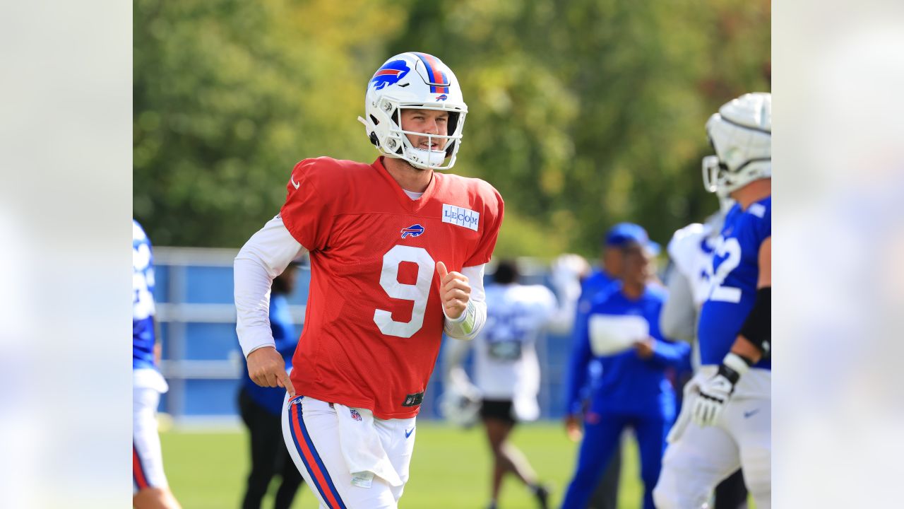 WATCH: Josh Allen tricks Bills fans by wearing red helmet in open practice  