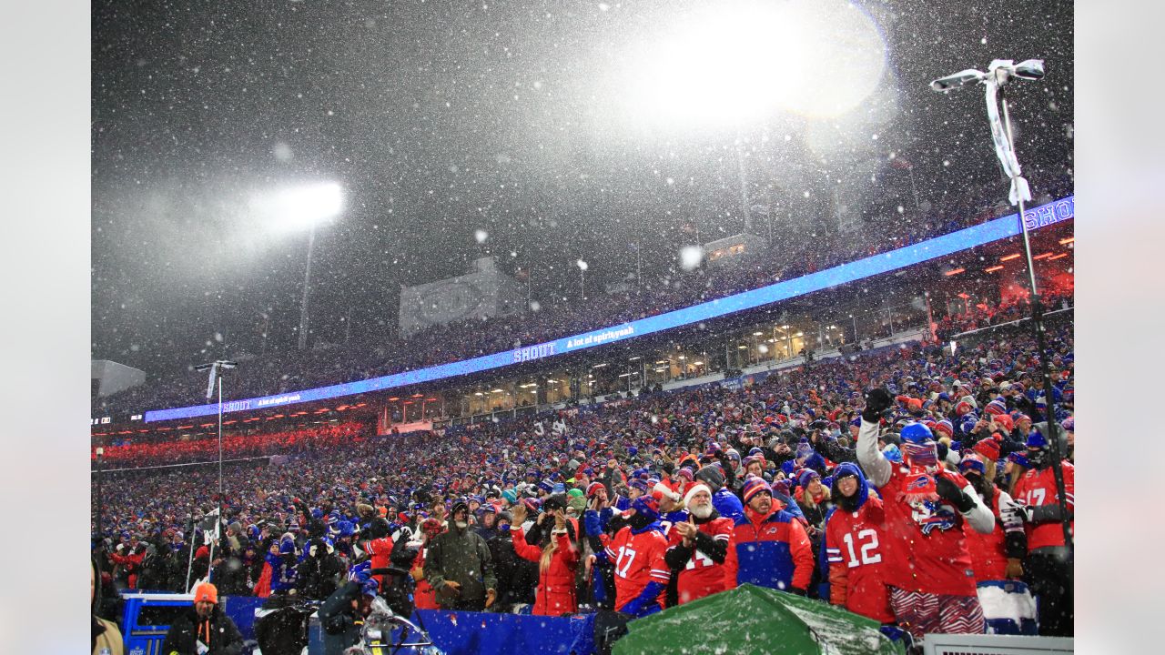 In snowy finish, Bills rally to beat Dolphins 32-29 on Tyler Bass