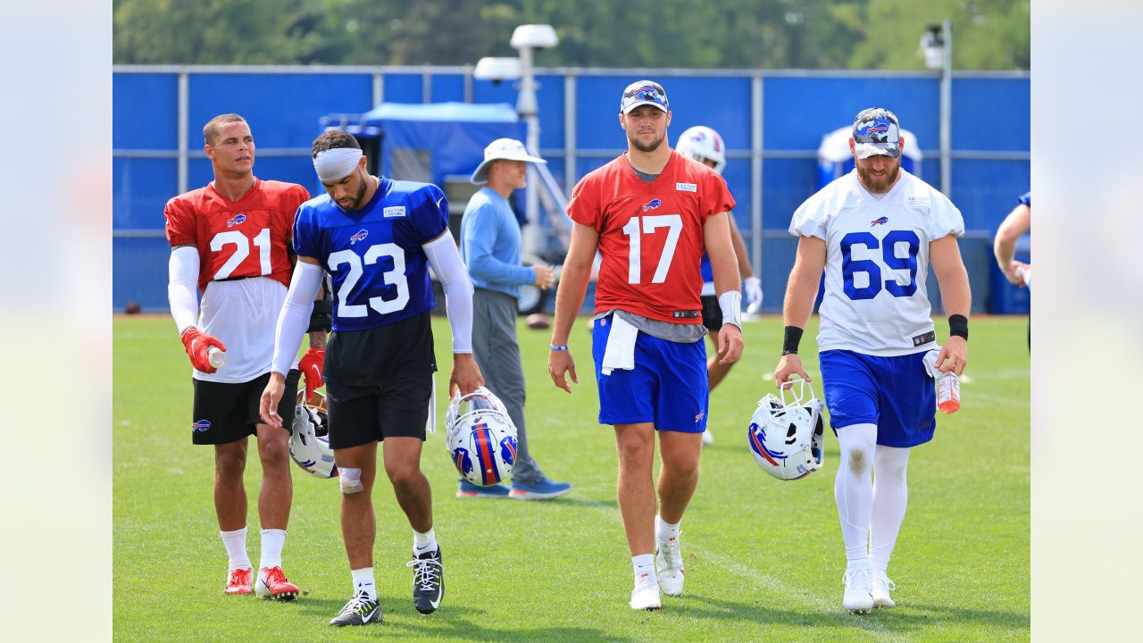 Bills' Jordan Poyer returns to practice in noncontact jersey