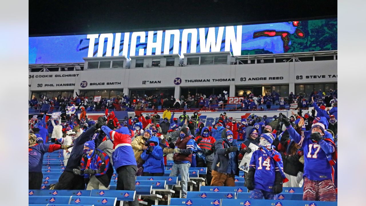 Green Bay Packers fans wear cheese hats while Buffalo Bills fans wear  chicken wing hats during the first half of an NFL football game against the  Buffalo Bills Sunday, Dec. 14, 2014