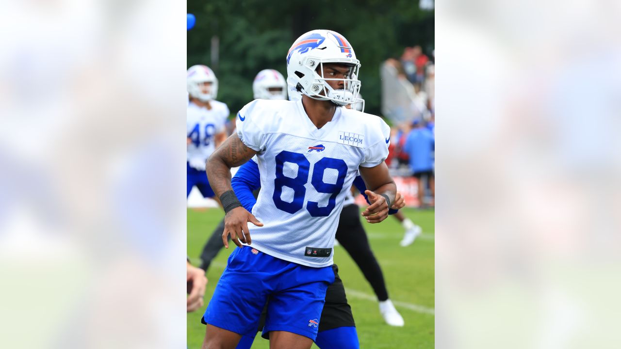 Buffalo Bills defensive tackle Kyle Williams (95) takes part in drills  during their NFL football training camp in Pittsford, N.Y., Tuesday, July  22, 2014. (AP Photo/Bill Wippert Stock Photo - Alamy