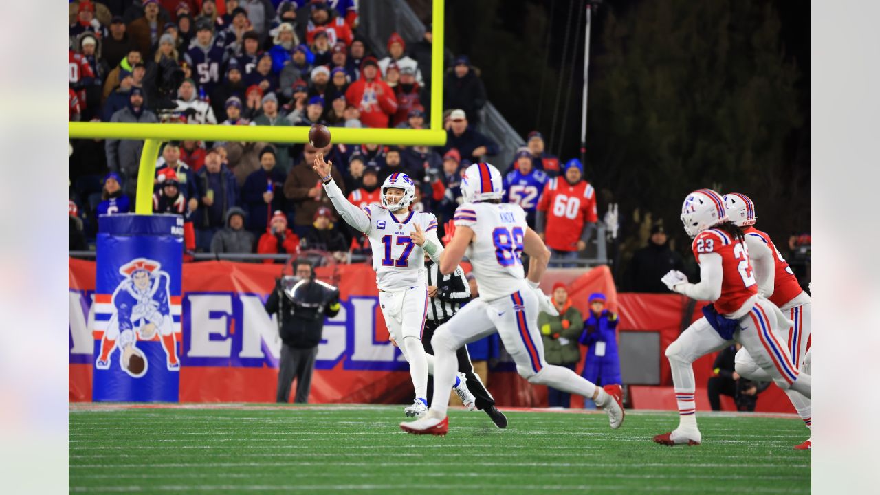 Bills-Patriots halftime score: Buffalo leads in Foxborough, 17-7