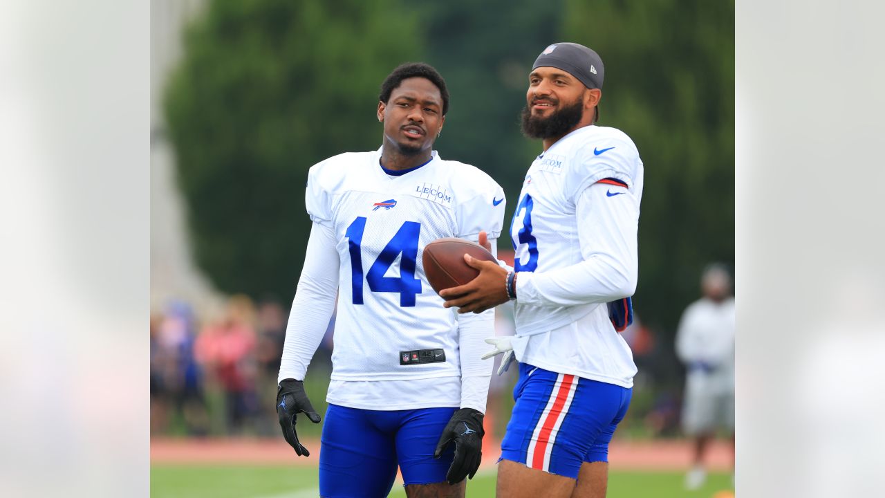 Stefon Diggs wearing the Dior x Air Jordan 1 Low and the Bills uniform for  the first time 