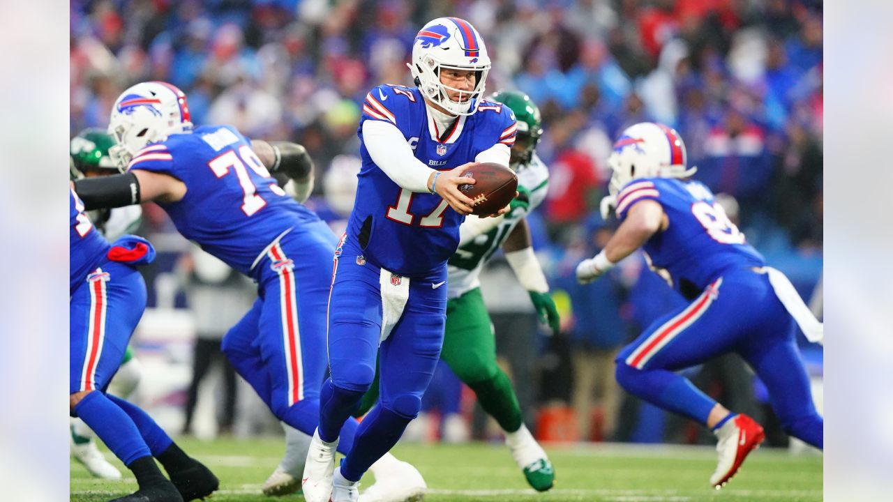 Buffalo Bills tight end Dawson Knox is tackled by Kansas City Chiefs safety  L'Jarius Sneed and teammates short of the goal line during the first half  of the NFL AFC championship football