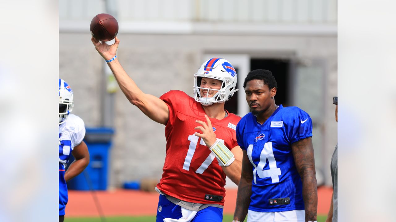 Buffalo Bills quarterback Josh Allen (17) looks to pass during a Monday  Night NFL football game against the Tennessee Titans, Monday, Oct. 18,  2021, in Nashville, Tenn. (AP Photo/Matt Patterson Stock Photo - Alamy