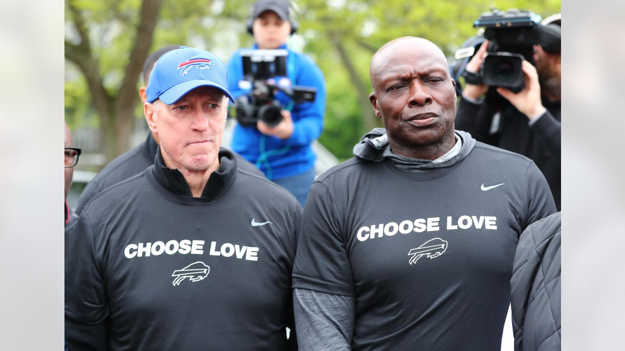 Buffalo Sabres, Buffalo Bandits Buffalo Bills Wearing Choose Love Shirt To  Jefferson Avenue To Serve Lunch To The Community - Teechipus