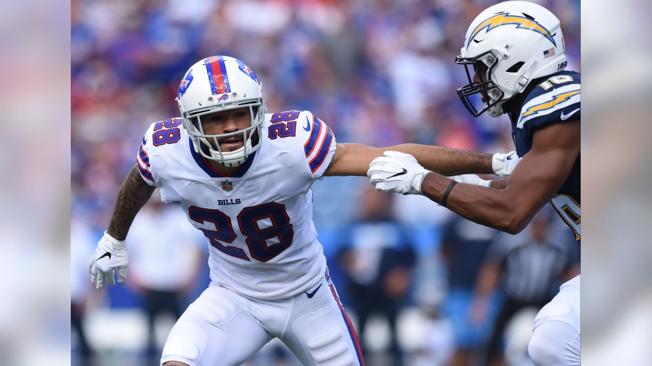 November 19, 2017 Buffalo Bills tight end Charles Clay #85 in action during  the football game between the Buffalo Bills and the Los Angeles Chargers at  the StubHub Center in Carson, California.