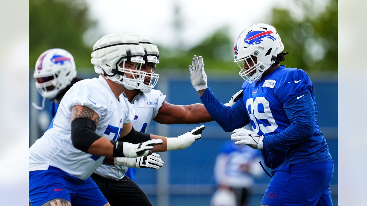 Buffalo Bills defensive line in their stance during the first half an NFL  football game against the Jacksonville Jaguars in Jacksonville, Fla.,  Sunday, Nov. 7, 2021. (AP Photo/Gary McCullough Stock Photo - Alamy