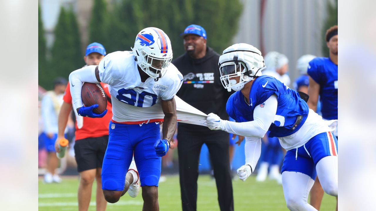 Bills RT Spencer Brown tweaks back during training camp Thursday