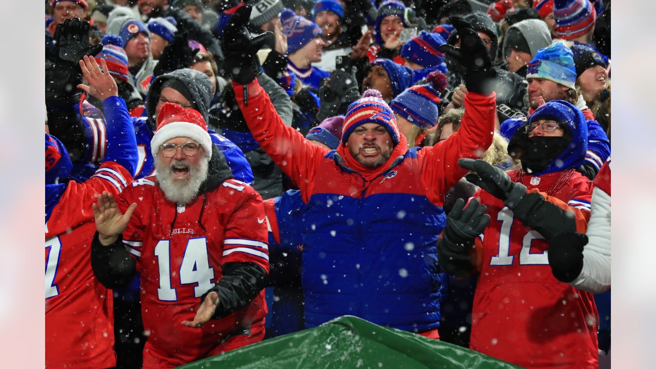 Buffalo Bills sign their name on the playoff bracket by snowing