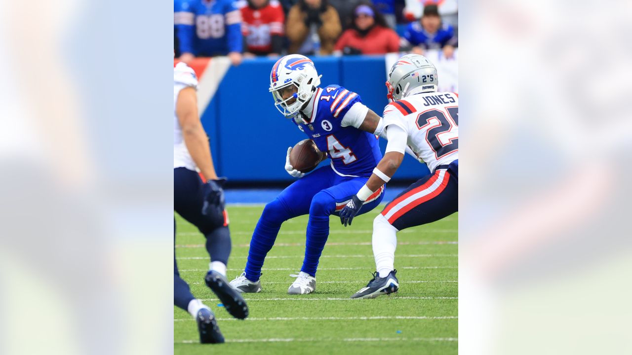 Bills survive Dolphins scare with rally to win AFC Wild Card game