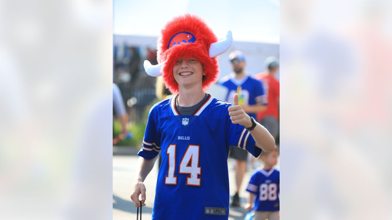 Buffalo Bills Mascot Billy Buffalo Runs the 40 Yard Dash 