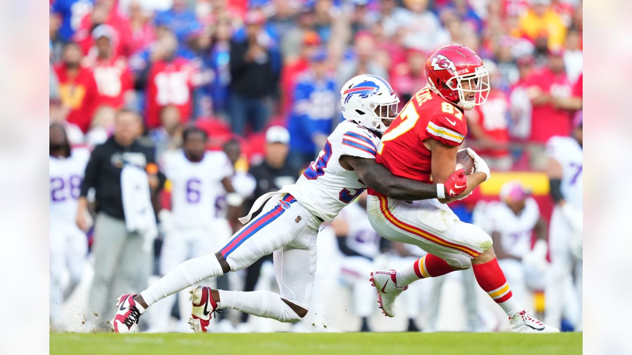 KANSAS CITY, MO - OCTOBER 16: Buffalo Bills quarterback Josh Allen (17)  points out the defense in the first quarter of an NFL game between the  Buffalo Bills and Kansas City Chiefs