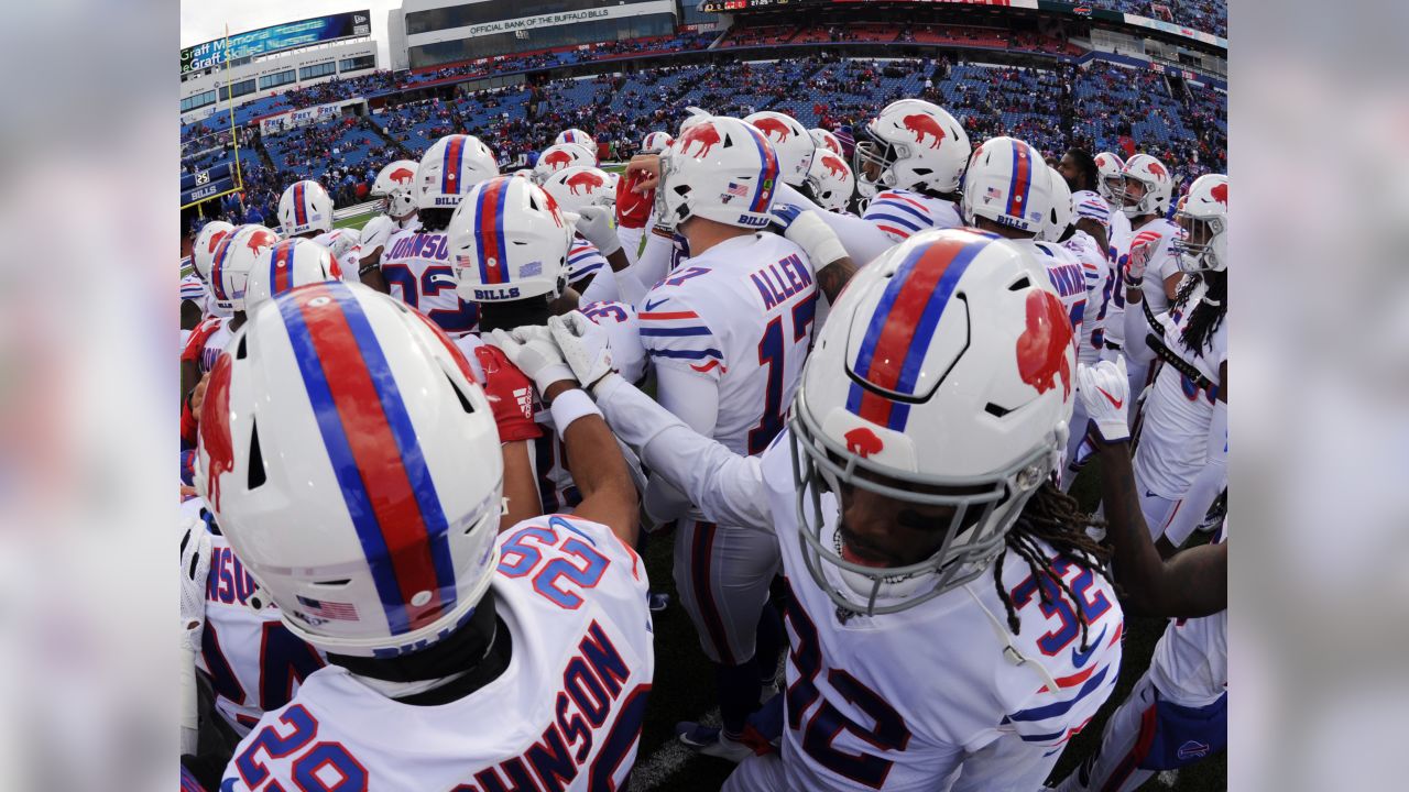 Josh Allen wearing a Bills Ryan Fitzpatrick jersey during pregame warm-ups  : r/buffalobills