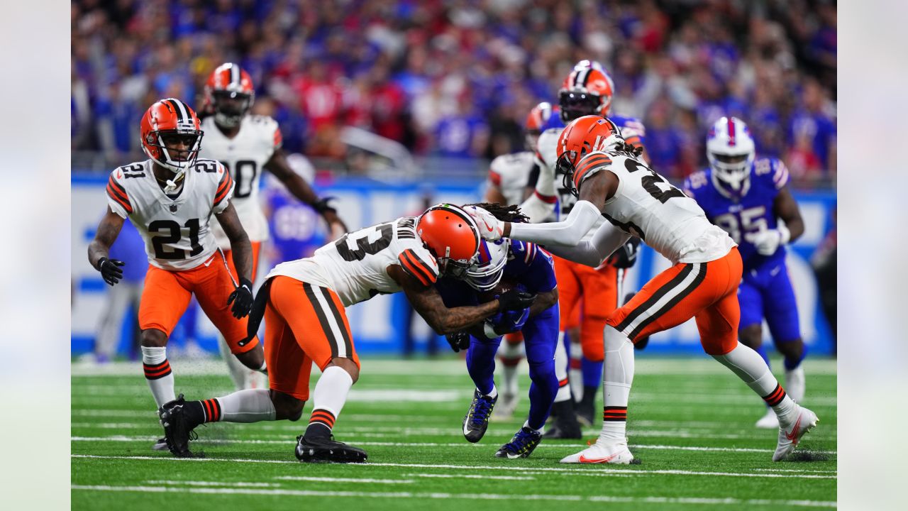 The Cleveland Browns and Buffalo Bills play week 11 at Ford Field 