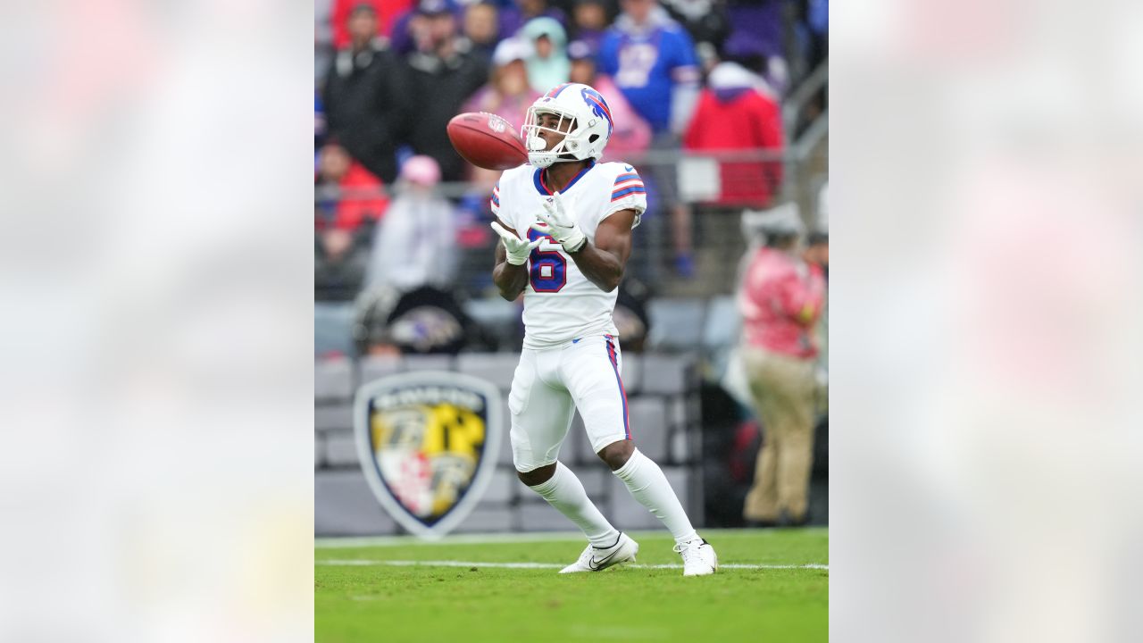 BALTIMORE, MD - OCTOBER 02: Baltimore Ravens running back J.K. Dobbins (27)  runs the ball for a touchdown during the Buffalo Bills versus Baltimore  Ravens NFL game at M&T Bank Stadium on