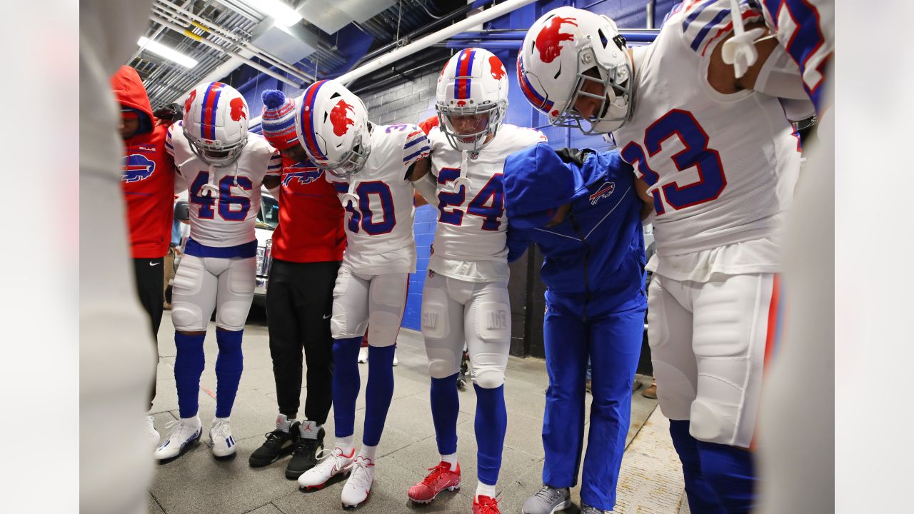 LOOK: Josh Allen, Buffalo Bills QB room dress as golfers for Halloween