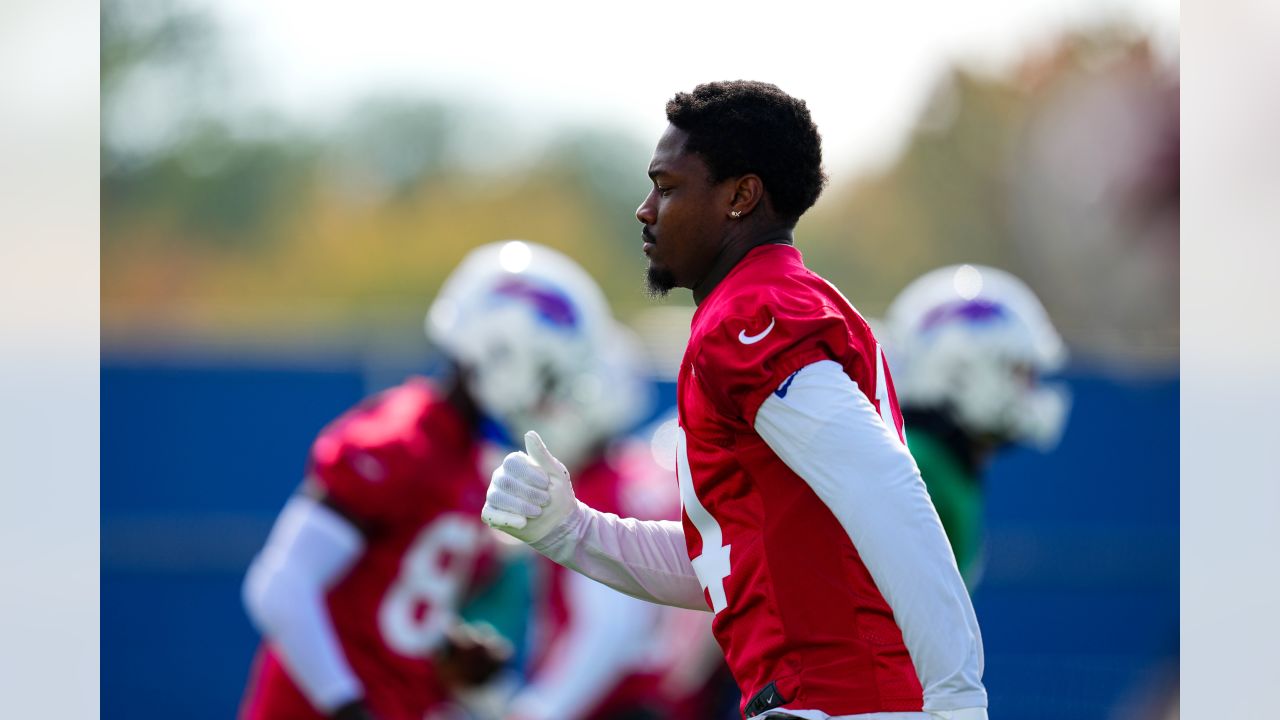 Watch: Bills' Stefon Diggs takes out fan who entered field during game