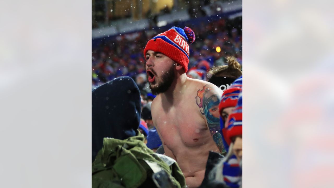 In snowy finish, Bills rally to beat Dolphins 32-29 on Tyler Bass'  game-winning FG