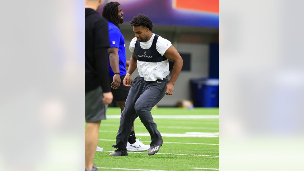 Damar Hamlin takes another step in comeback as he puts on pads at Buffalo  Bills practice - WSVN 7News, Miami News, Weather, Sports