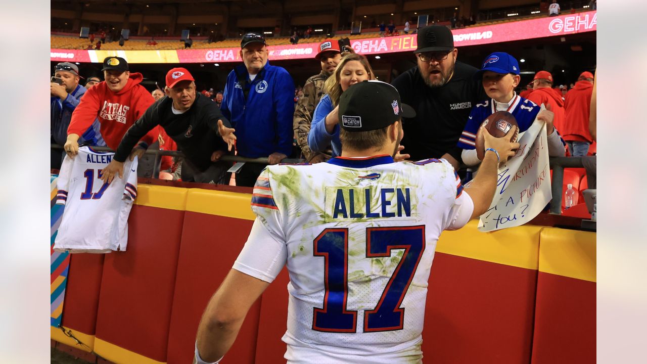 Von Miller Makes a Super Bowl Statement in the Bills Locker Room