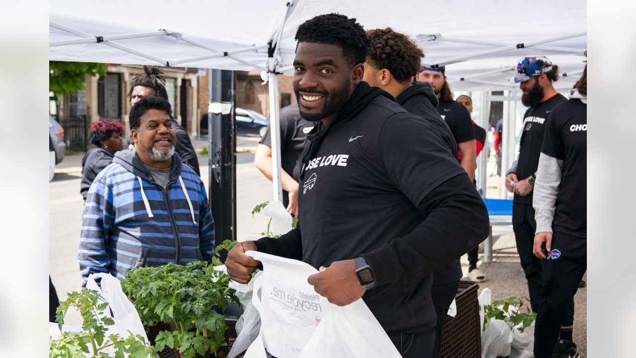 Bills players line up for chef Darian Bryan, inspired by his