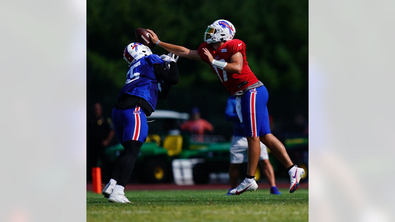 Inside Training Camp Live' Buzz: Lions aim to live up to hype; Josh Allen  offers new look for Bills' offense